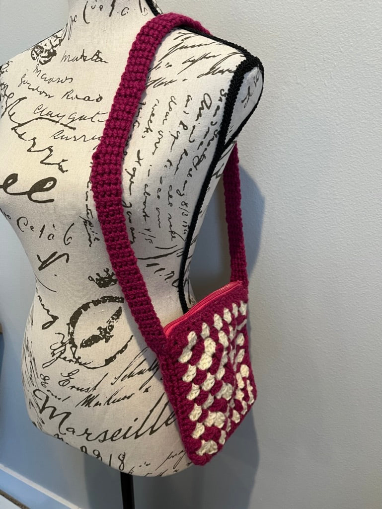 crochet magenta granny square zipper bag