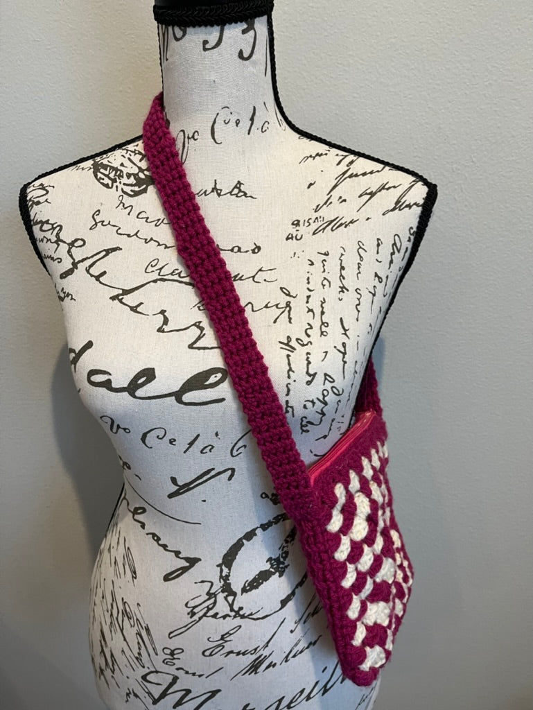 crochet magenta granny square zipper bag