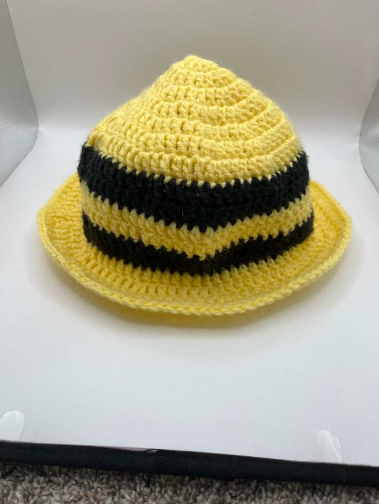 crochet bee bucket hat