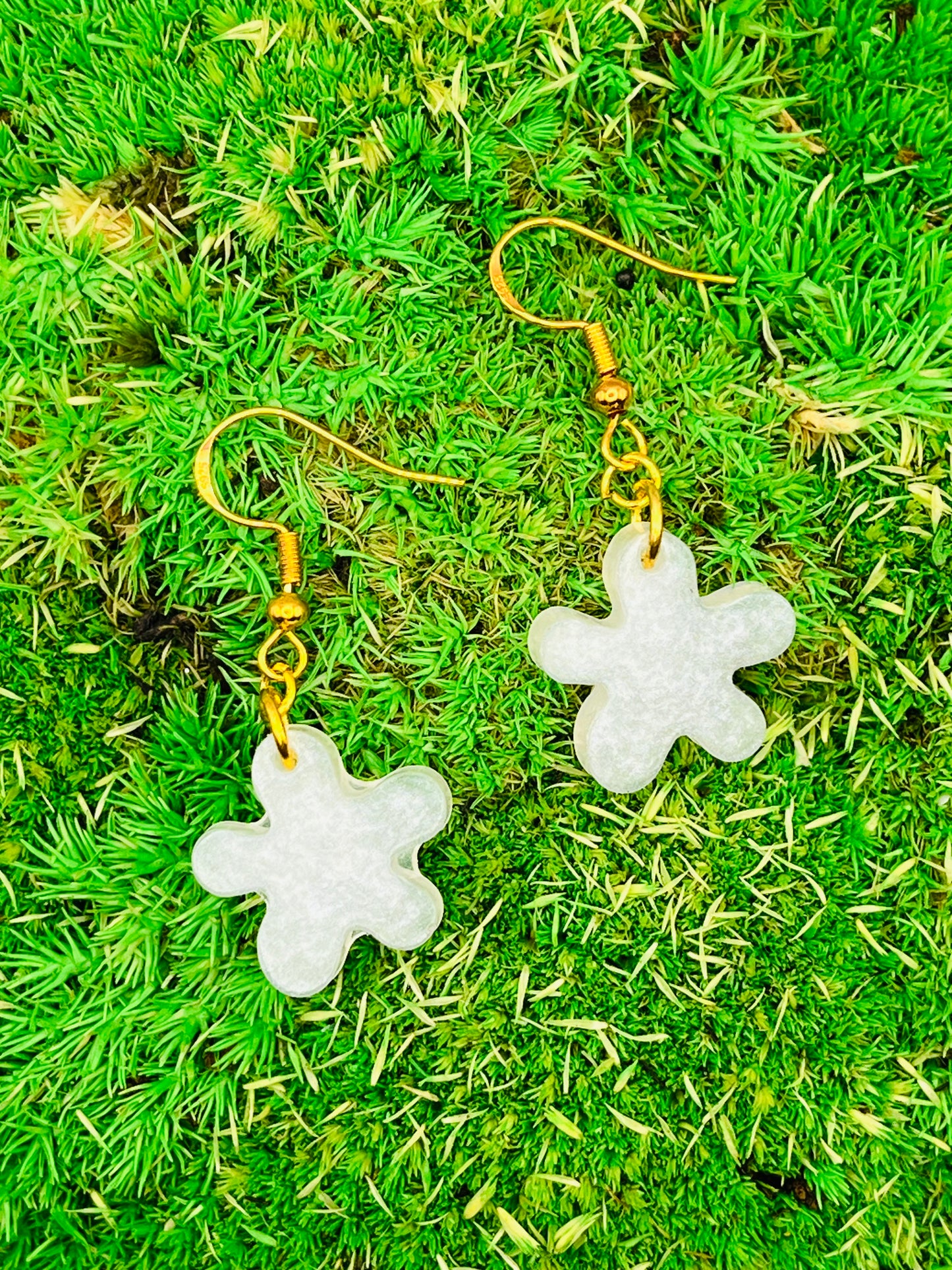 White Flower Resin Earrings