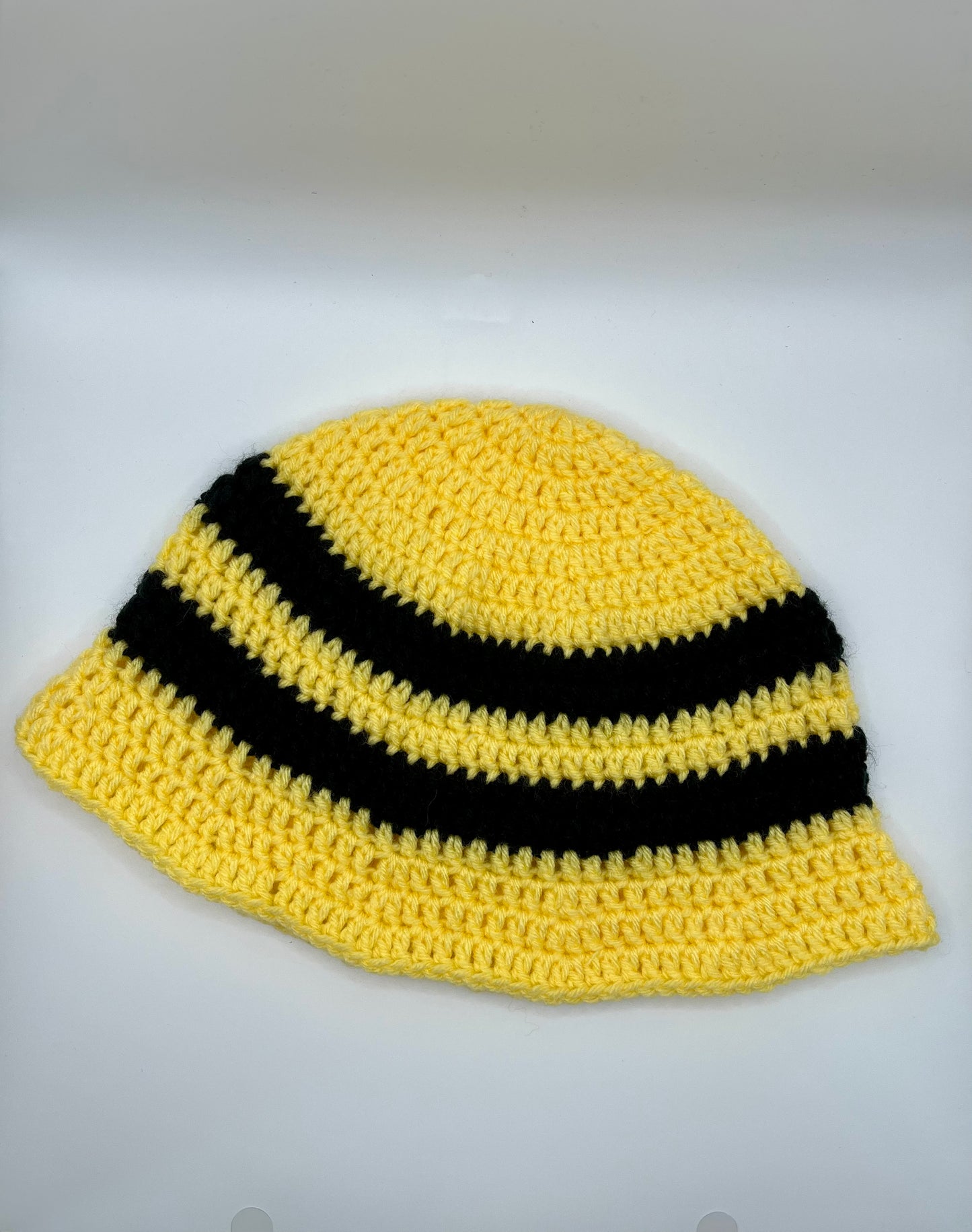 crochet bee bucket hat