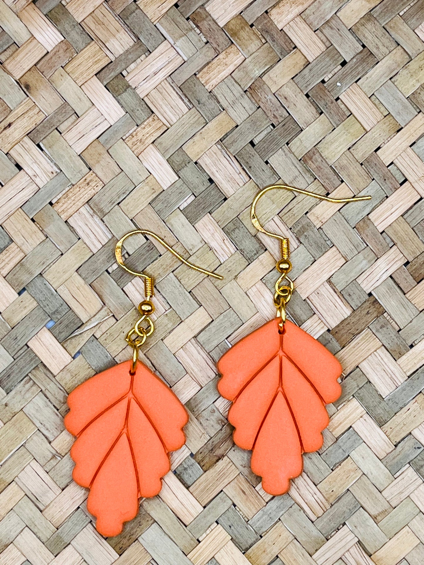 Scalloped Leaf Dangle Clay Earring